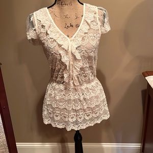 BOUTIQUE WOMENS LACE TOP IN SZ S…LACE…TAG HAS BEEN TORN OUT, THUS LOWER PRICE!
